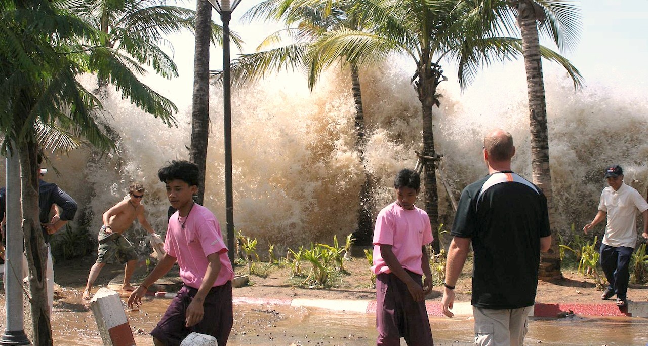 TSUNAMI THAILANDE 2004.jpg